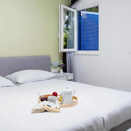 In Aminess Port 9 Residence, With Pools 科尔丘拉